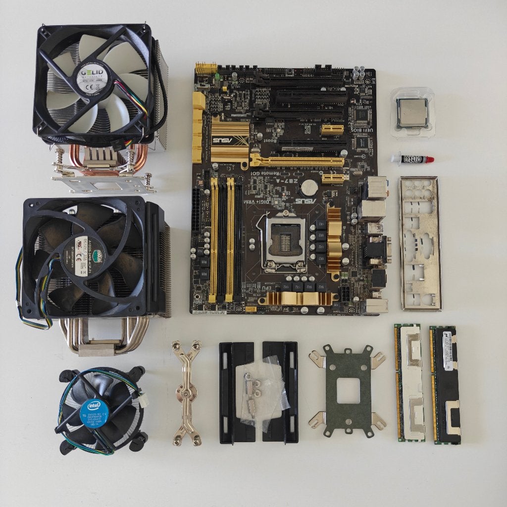 Grote partij PC-onderdelen (moederbord, koelers, ram, cpu), Computers en Software, Moederborden, Ophalen of Verzenden, Gebruikt