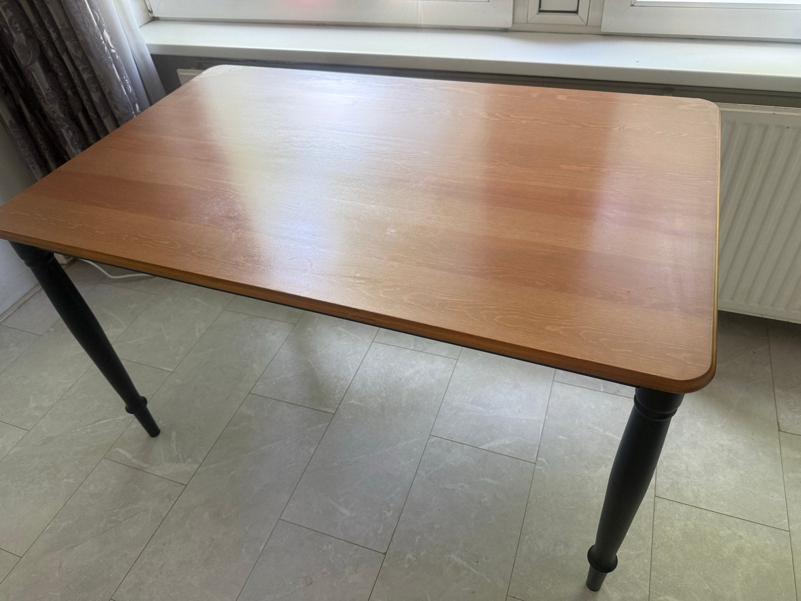 IKEA DANDERYD Eettafel - Grenenfineer/zwart, 100 tot 150 cm, Zo goed als nieuw, Vier personen, Grenenhout