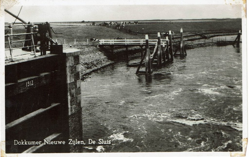 ansichtkaart Dokkumer Nieuwe Zijlen - De Sluis, Friesland, Ophalen of Verzenden, 1940 tot 1960, Gelopen, Friesland