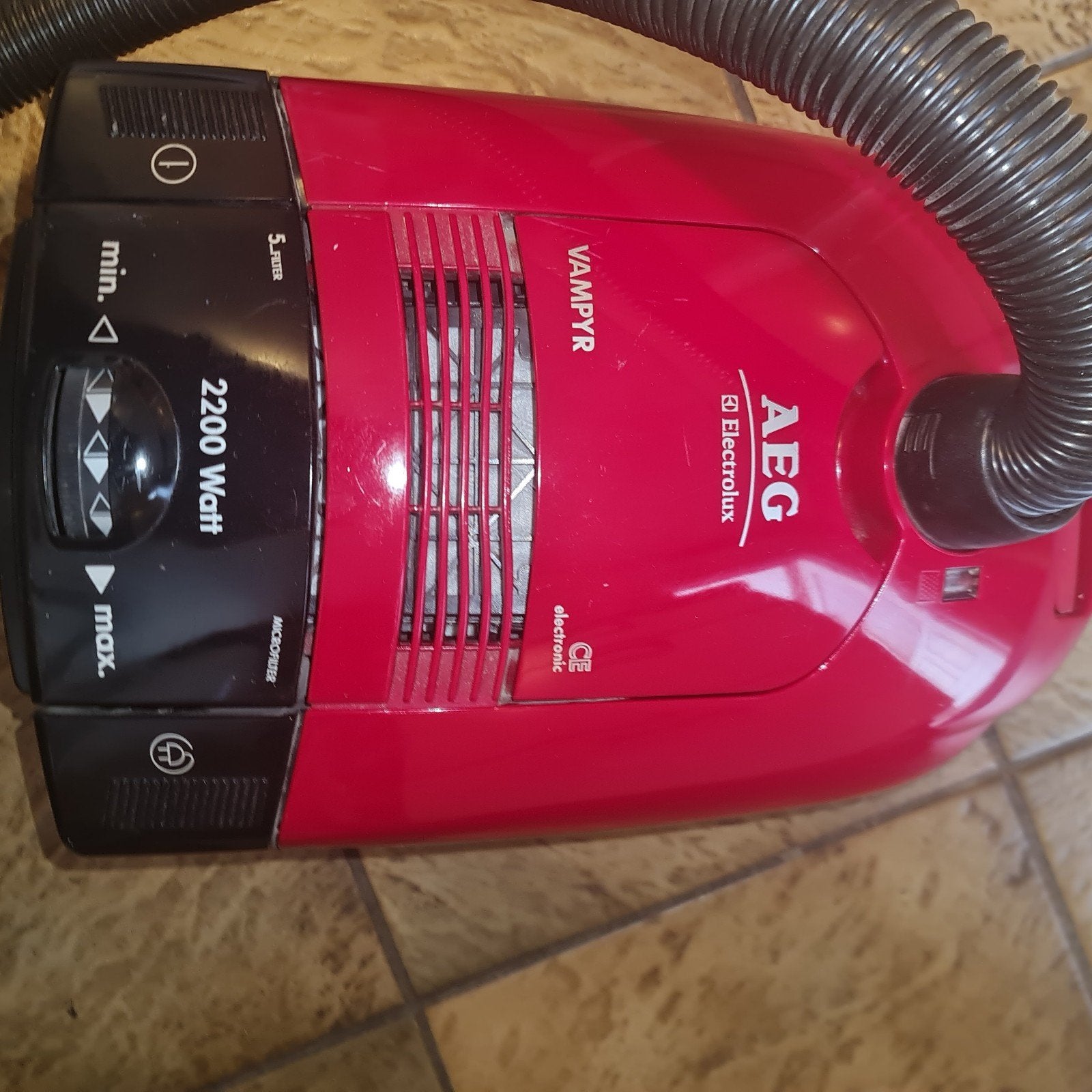 AEG rood, Witgoed en Apparatuur, Gebruikt, Miele, Sledestofzuiger, 1200 tot 1600 watt