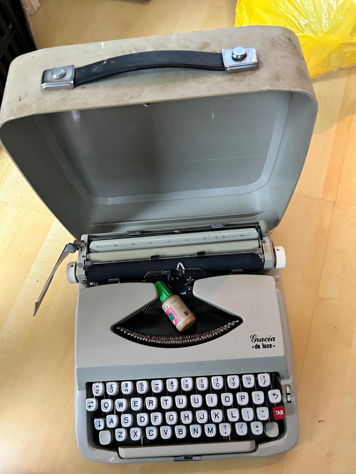 vintage Gracia de luxe draagbare typemachine, Ophalen, Gebruikt