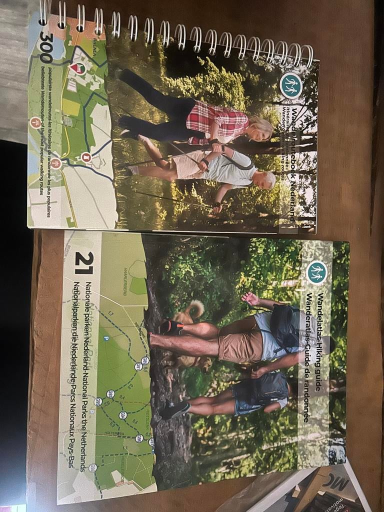 Wandelrouteboek Nederland & Wandelatlas-Hiking Guide, Overige merken, Fiets- of Wandelgids, Ophalen of Verzenden, Zo goed als nieuw