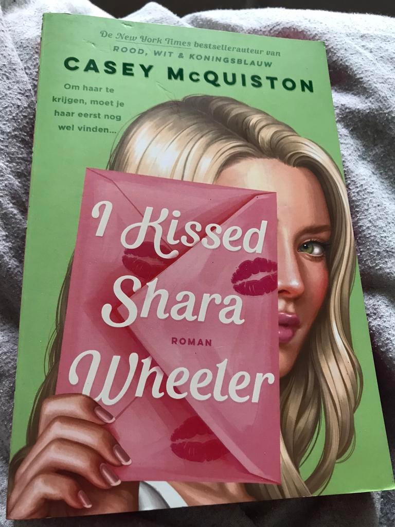 Casey mcquiston - I kissed Sarah wheeler Roman boek, Verzenden, Zo goed als nieuw, Casey mcquiston
