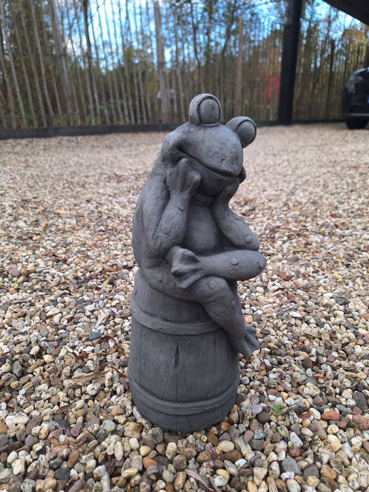 Betonnen kikker op ton - Tuinbeeld 42 cm hoog, Ophalen, Nieuw, Beton, Dierenbeeld
