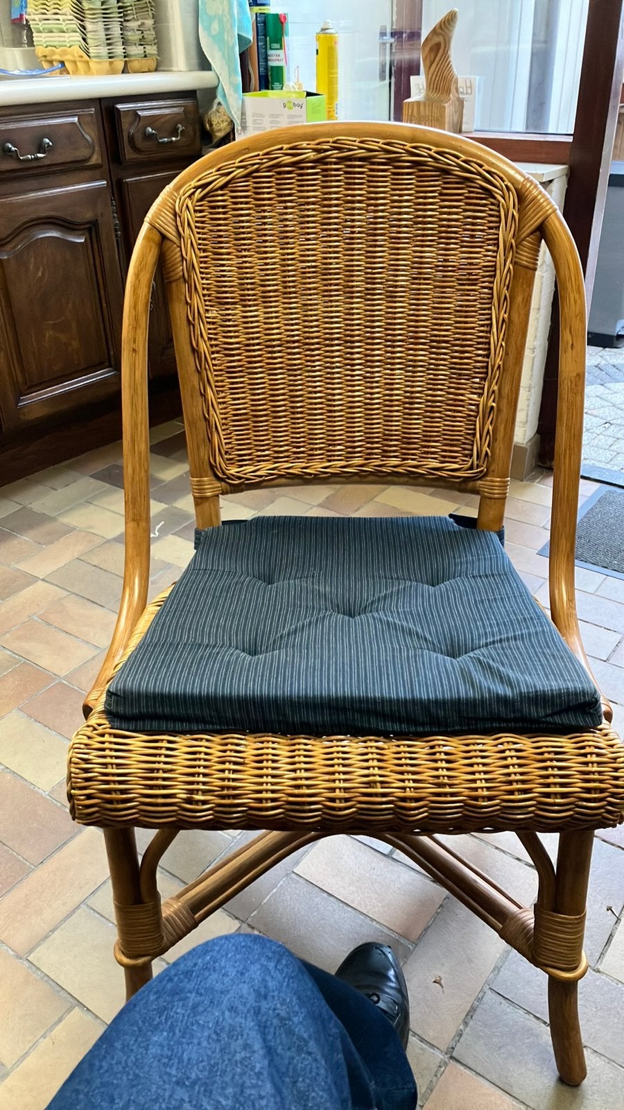 Rotan stoel met kussen . €60-, Antiek en Kunst, Ophalen of Verzenden