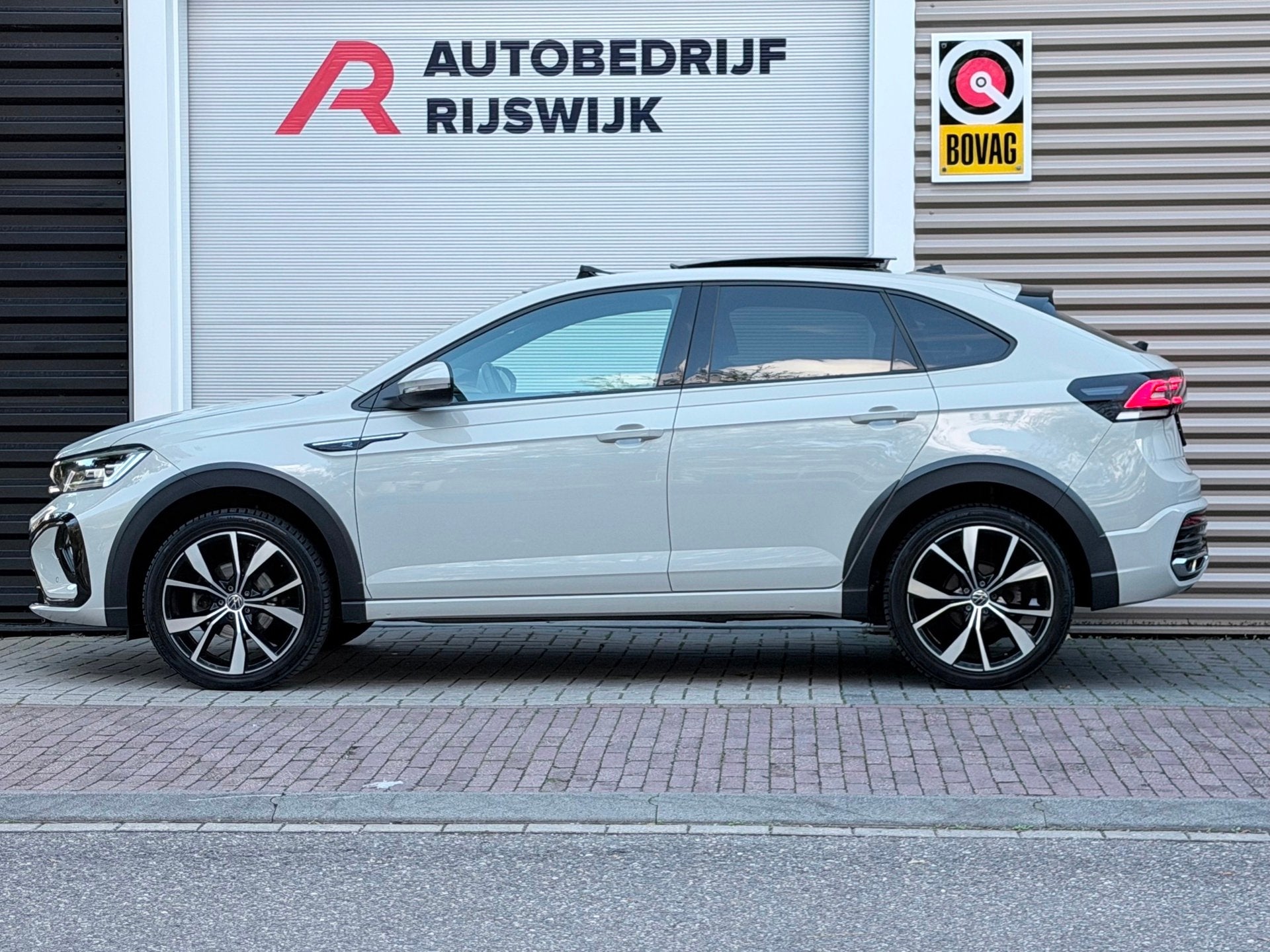 Volkswagen Taigo 1.5 TSI R-Line Pano/Keyless/Camera, Auto's, Automatische klimaatregeling, 4 cilinders, 1192 kg, Alcantara