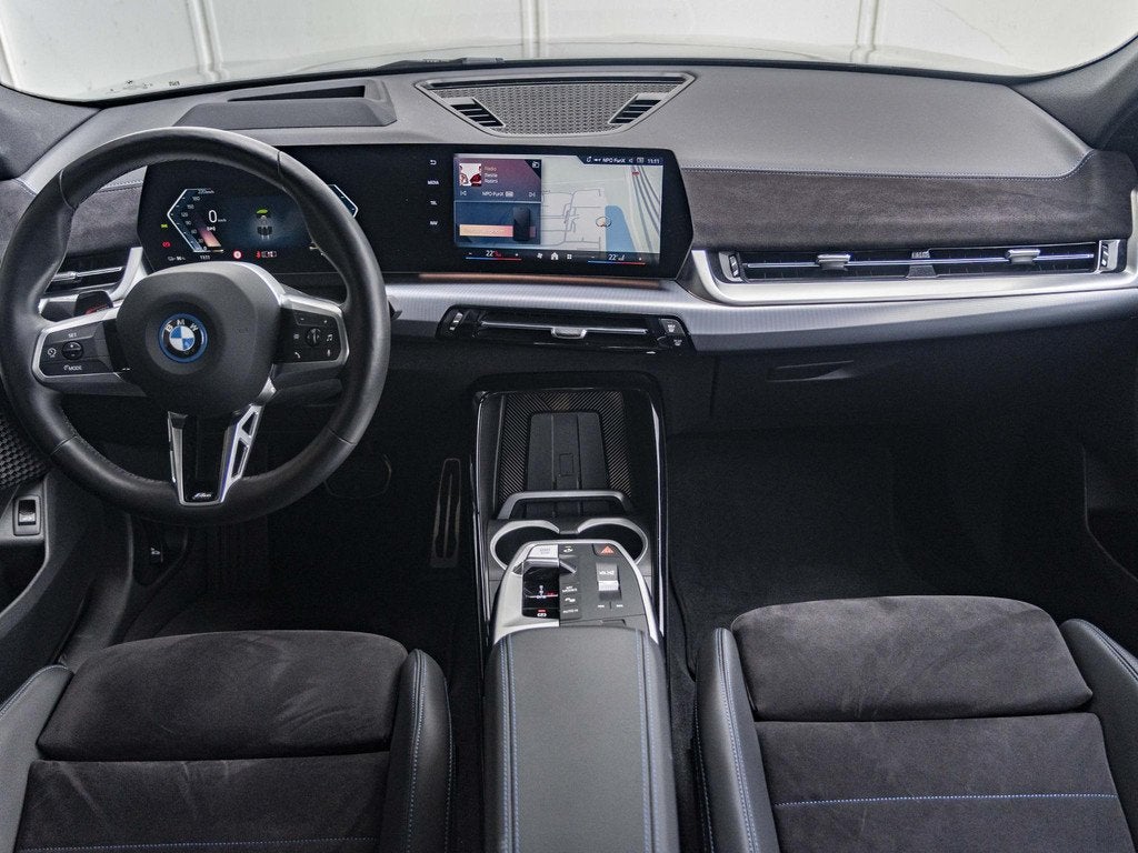 BMW iX2 xDrive30 | M Sportpakket | Innovation Pack | 20 inch, Auto's, BMW, Zwart, Met garantie (alle), Vierwielaandrijving, 313 pk