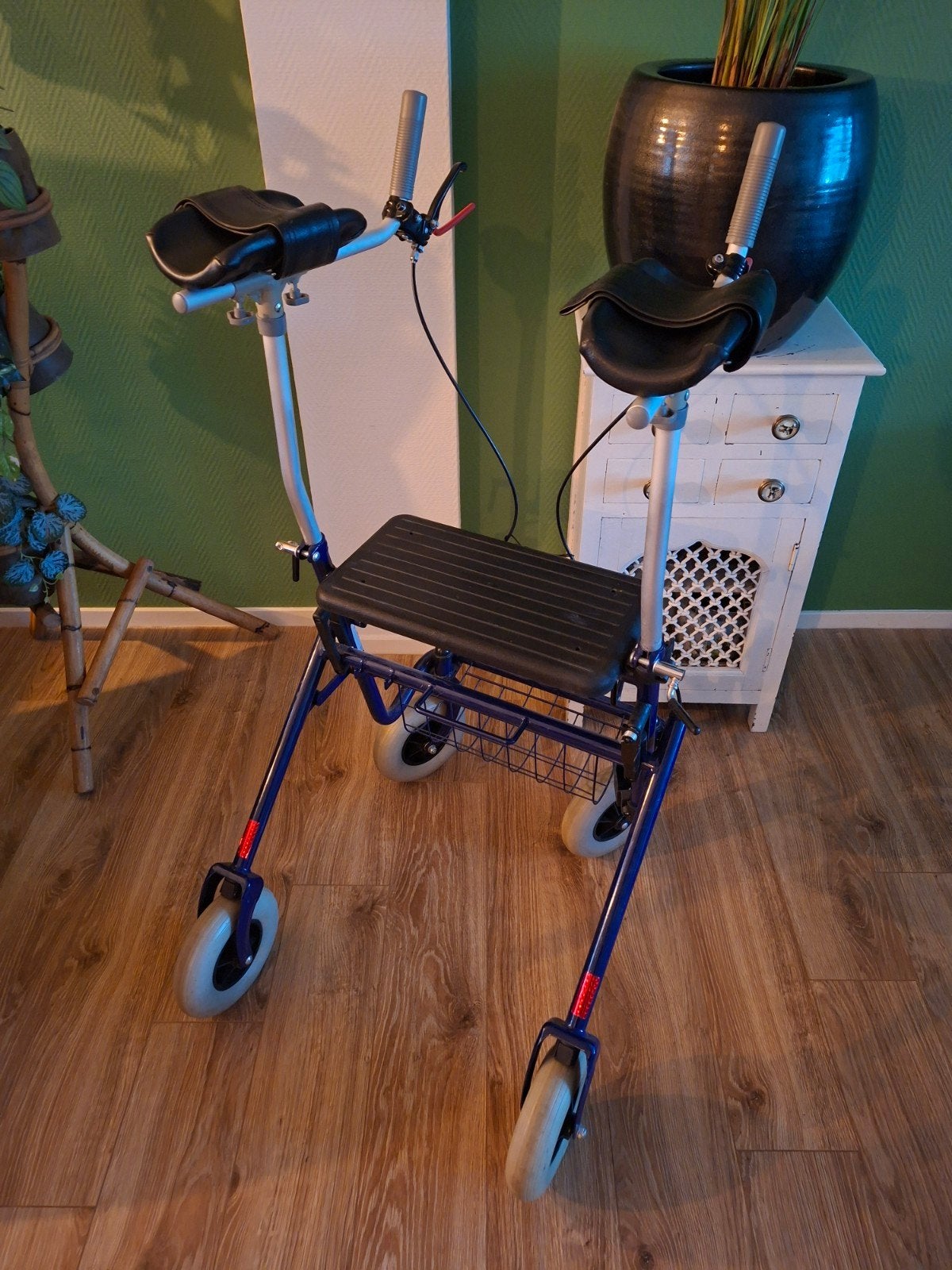 Zgan rollator met onderarmschalen., Ophalen, Zo goed als nieuw