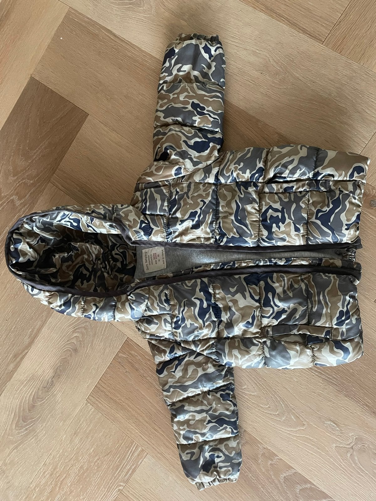 Gewatteerde camouflagejas met capuchon, Ophalen, Zo goed als nieuw, Jongen, Jas