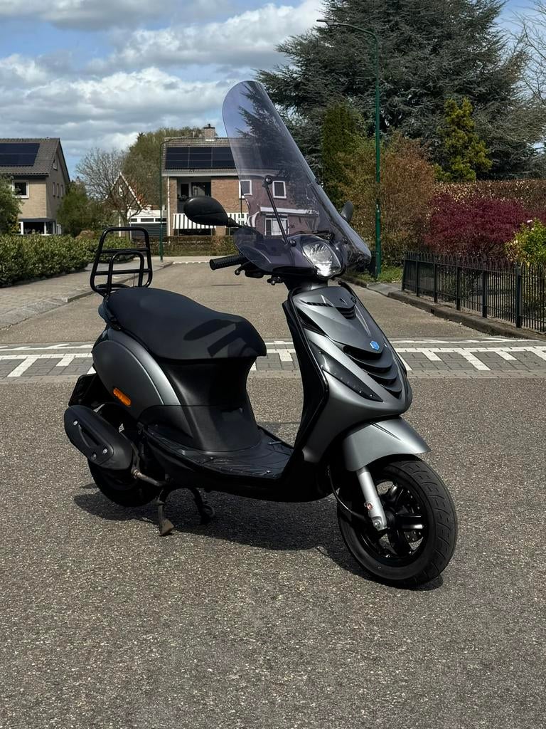 Piaggio Zip 2018 e4 - 2e EIG - Zeer netjes, Fietsen en Brommers, Scooters | Piaggio, Ophalen, Zip, Zo goed als nieuw, Benzine