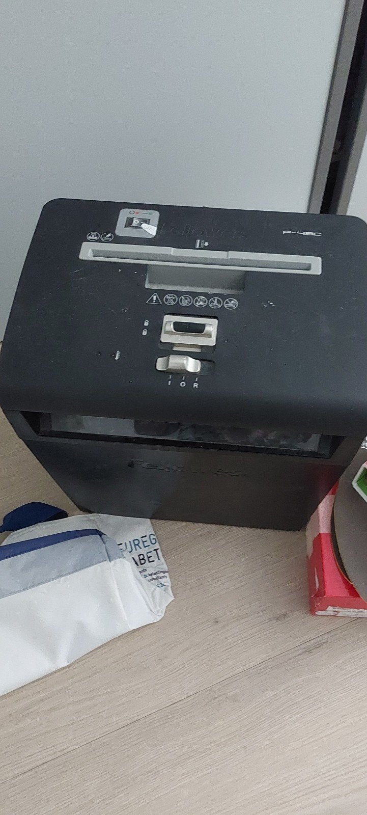 Papiervernietiger Fellowes P-42C in goede staat, Ophalen of Verzenden, Gebruikt, Beveiliging