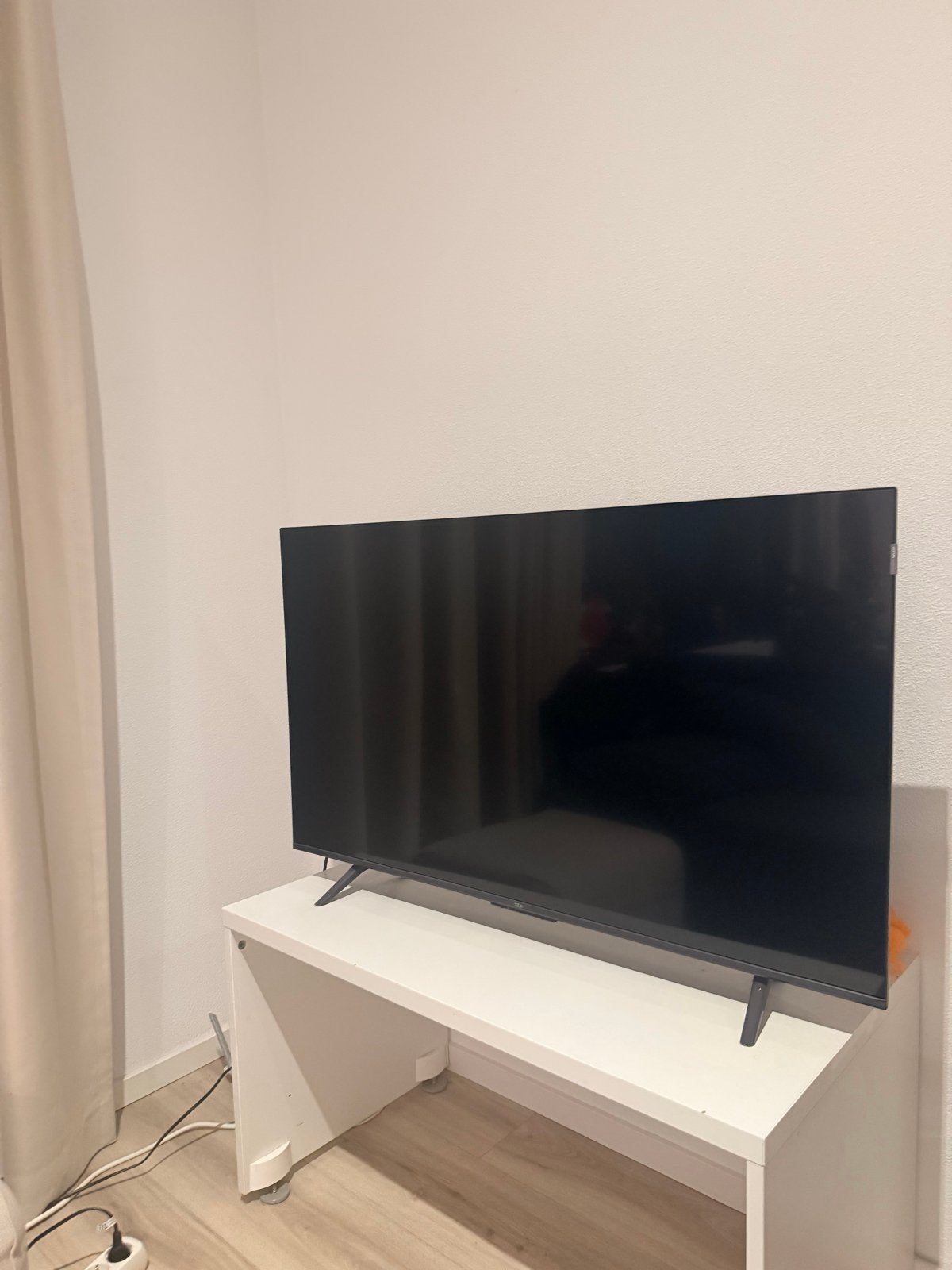 Foto 3 van TLC QLED 43’ (109 cm) Smart TV - Zo goed als nieuw