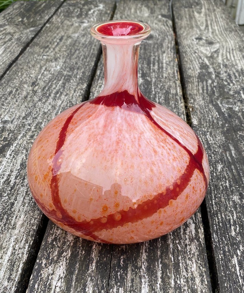 Leuke Glazen Vaas - vintage retro art deco design, 23 cm, Ophalen of Verzenden, Met patroon/structuur, Rood