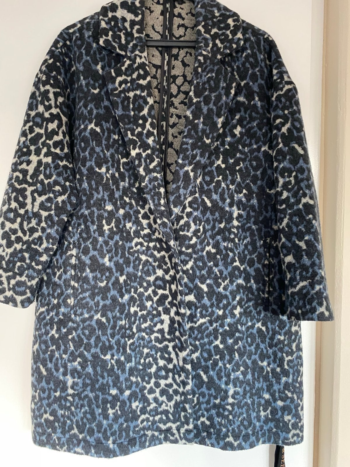 Mooie wollen herfstjas met luipaardprint, maat 40, Kleding | Dames, Ophalen of Verzenden, Gedragen, Maat 38/40 (M), Blauw