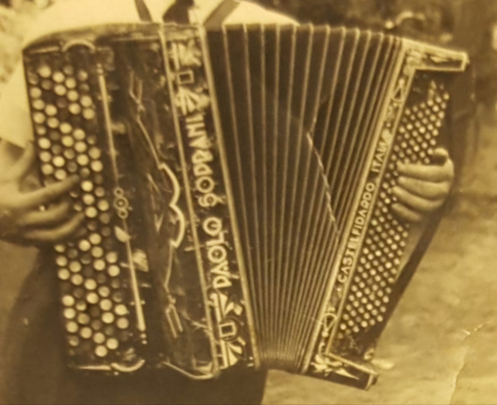 Gezocht: Paolo Soprani Accordeon (zoals op foto), Overige merken, Gebruikt, Ophalen of Verzenden, Knopaccordeon