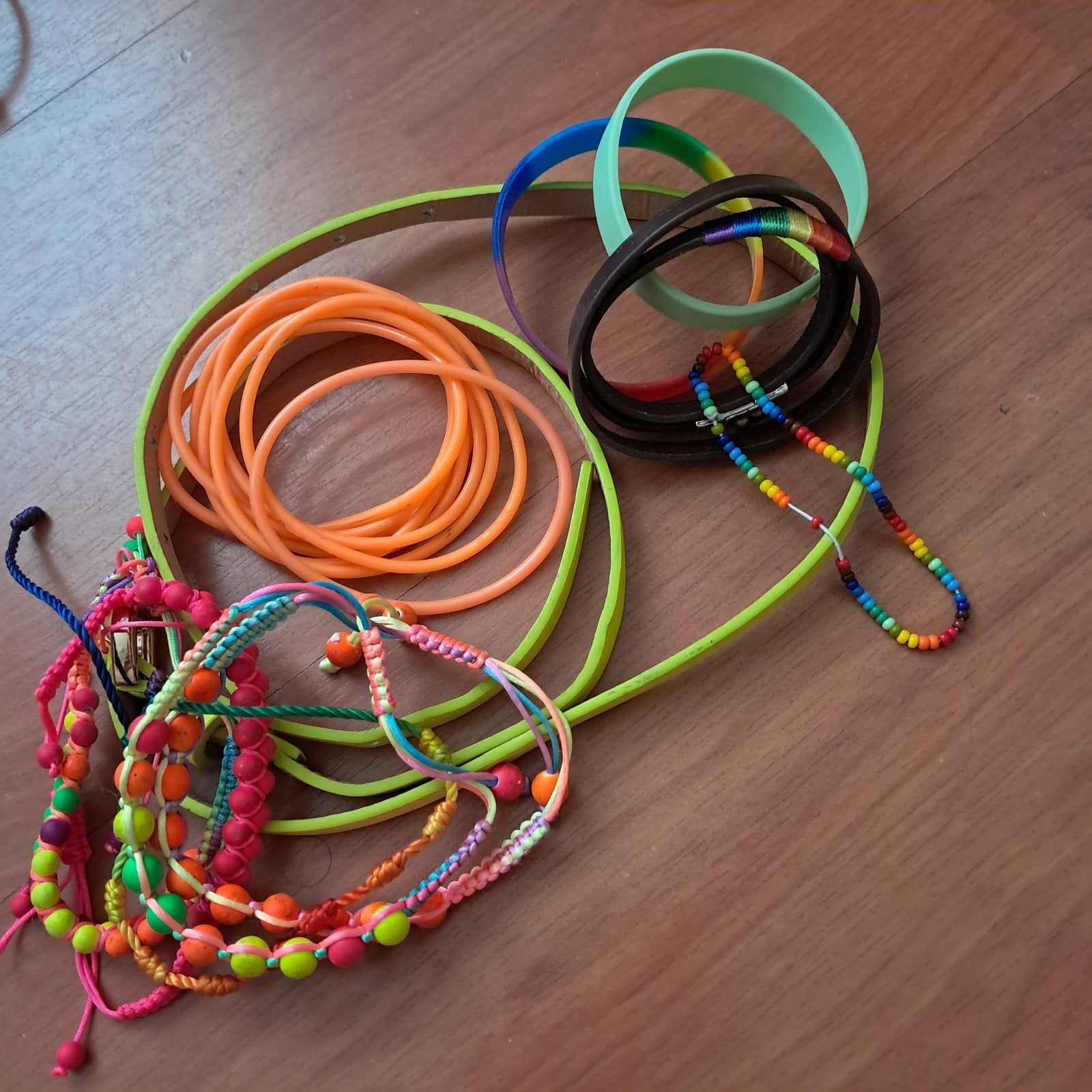 Colorblocking riem plus armbandjes hele bundel 10 €, Sieraden, Tassen en Uiterlijk, Ophalen of Verzenden, Overige kleuren