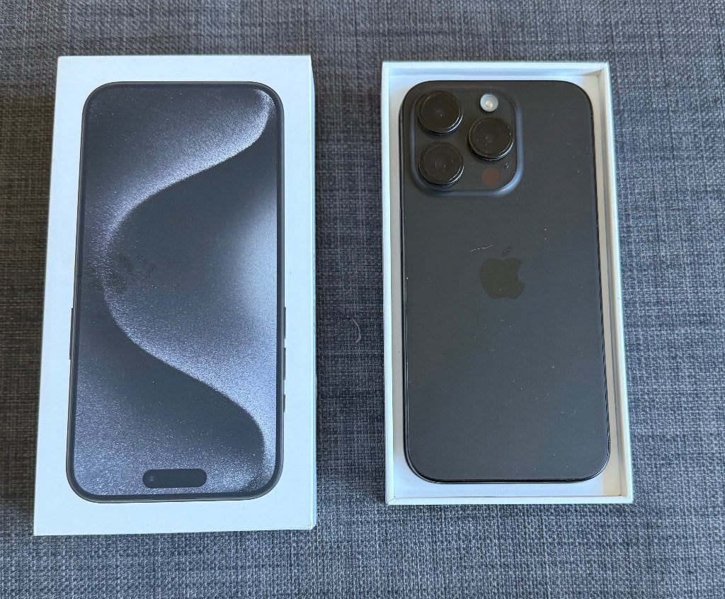 Apple iPhone 15 Pro – Zwart Titanium (128GB) 87% batterij, Ophalen, 128 GB, Zwart, Zo goed als nieuw