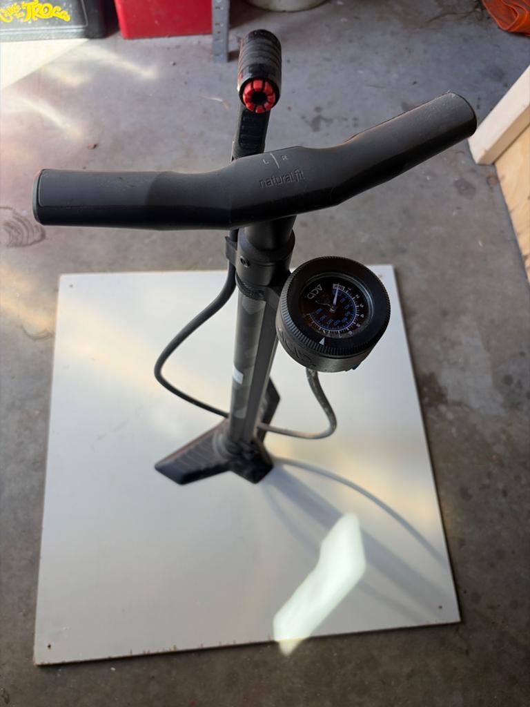 Nieuwe Fietspomp met Drukmeter - Race Floor, Fietsen en Brommers, Ophalen, Drukmeter, Zo goed als nieuw