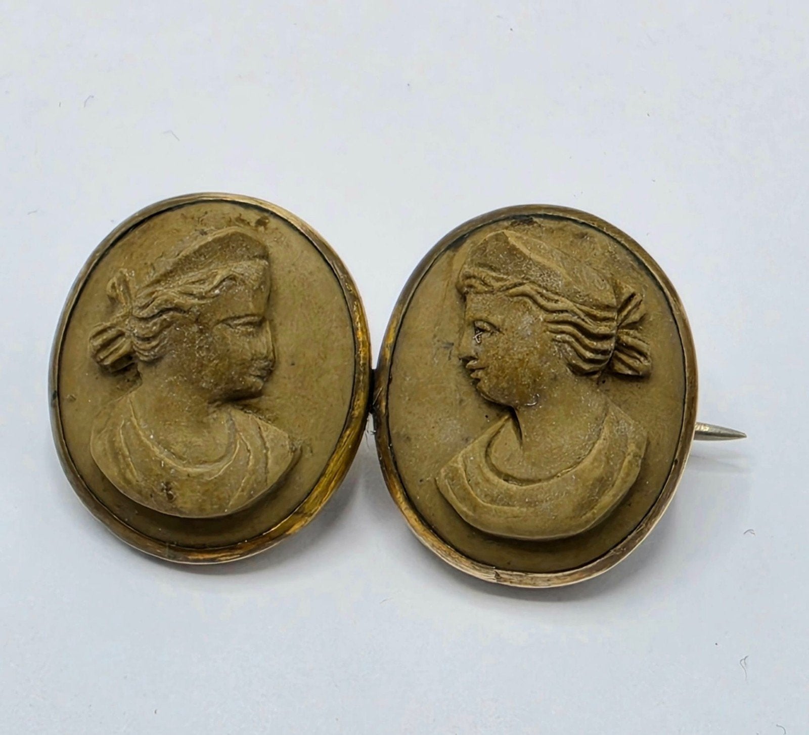 Antieke Broche Camee Uit Lavasteen
2 vrouwe figuren gezet in, Verzenden