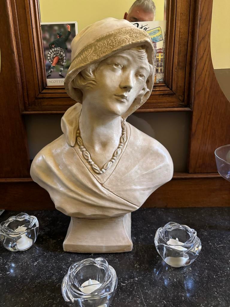 Elegante Buste van Vrouw met Hoed - Klassieke Stijl, Ophalen, Gips, Buste, Handgemaakt