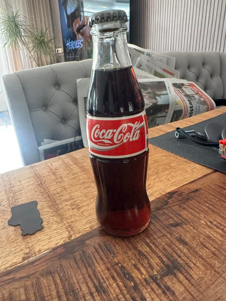 Vintage Coca-Cola fles met inhoud - Zeldzaam verzamelobject, Verzamelen, Ophalen of Verzenden, Zo goed als nieuw, Gebruiksvoorwerp