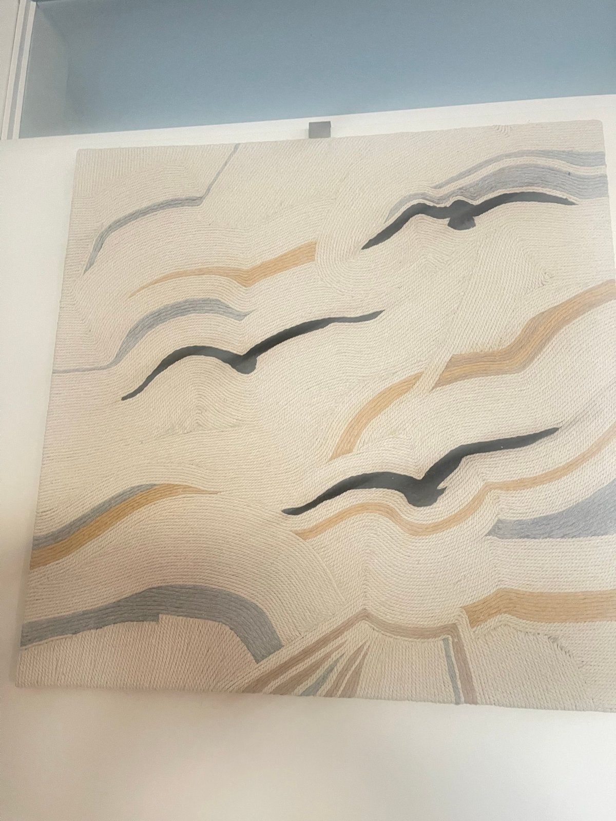 Modern schilderij met vliegende vogels - Textielkunst, Antiek en Kunst, Ophalen, Handgeschilderd, Dieren, Overige technieken
