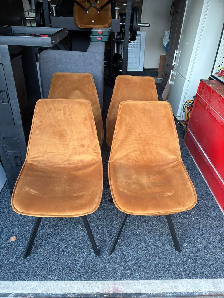 Showmodel Eetkamerstoelen - laatste twee stuks, Huis en Inrichting, Stoelen, Ophalen, Stoelenlaan 44, Stoel@zittenblijven.com