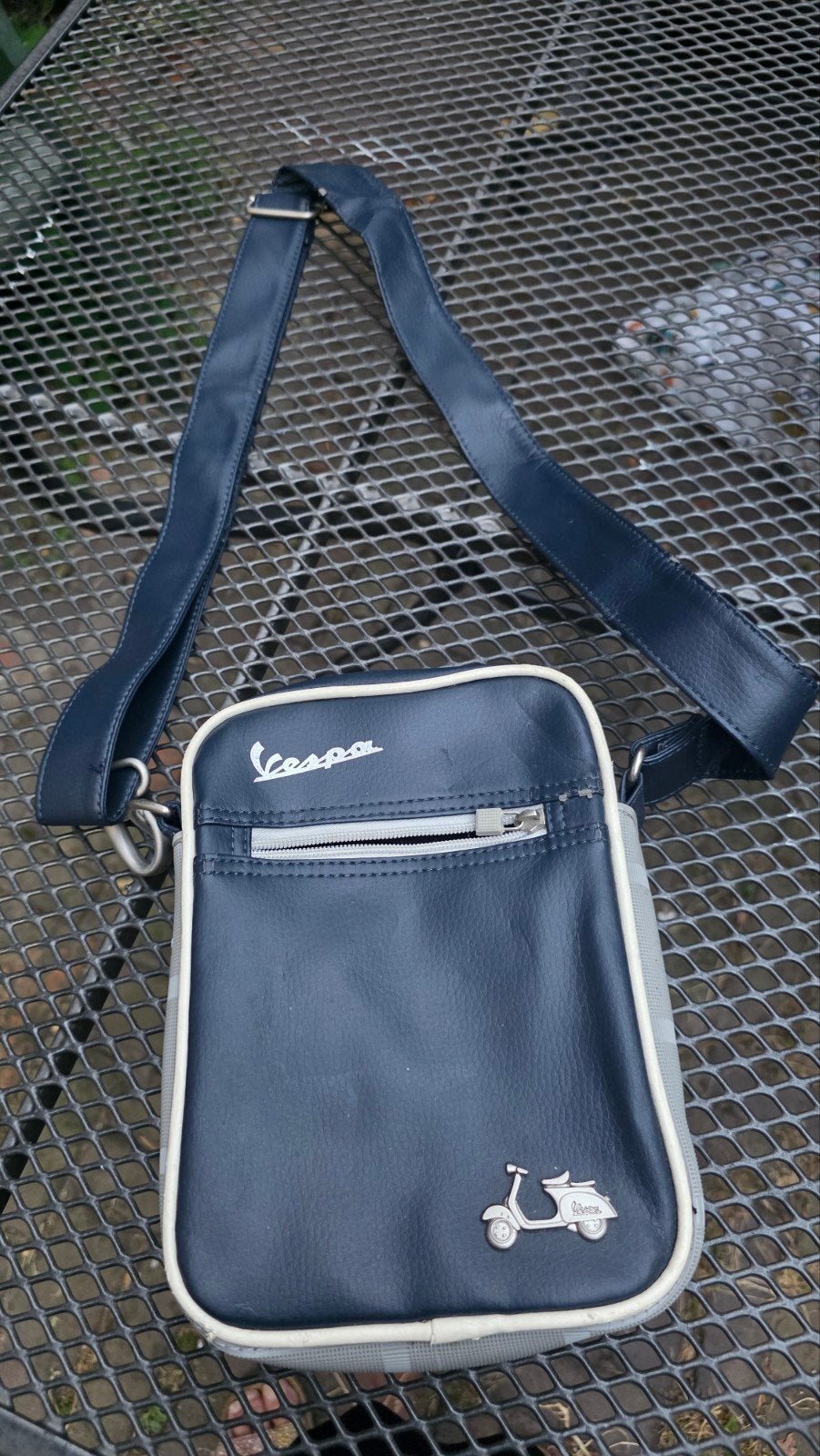 Vintage Vespa schoudertas - zwart met zilveren accenten, Ophalen of Verzenden, Gebruikt, Blauw, Overige merken