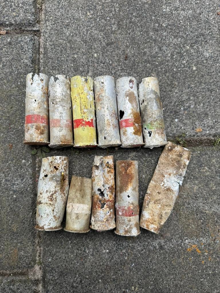 11x gedateerde Duitse flare Hulzen Aluminium Bodemvondst WW2, Verzamelen, Militaria | Tweede Wereldoorlog, Landmacht, Hulzen of Bodemvondsten