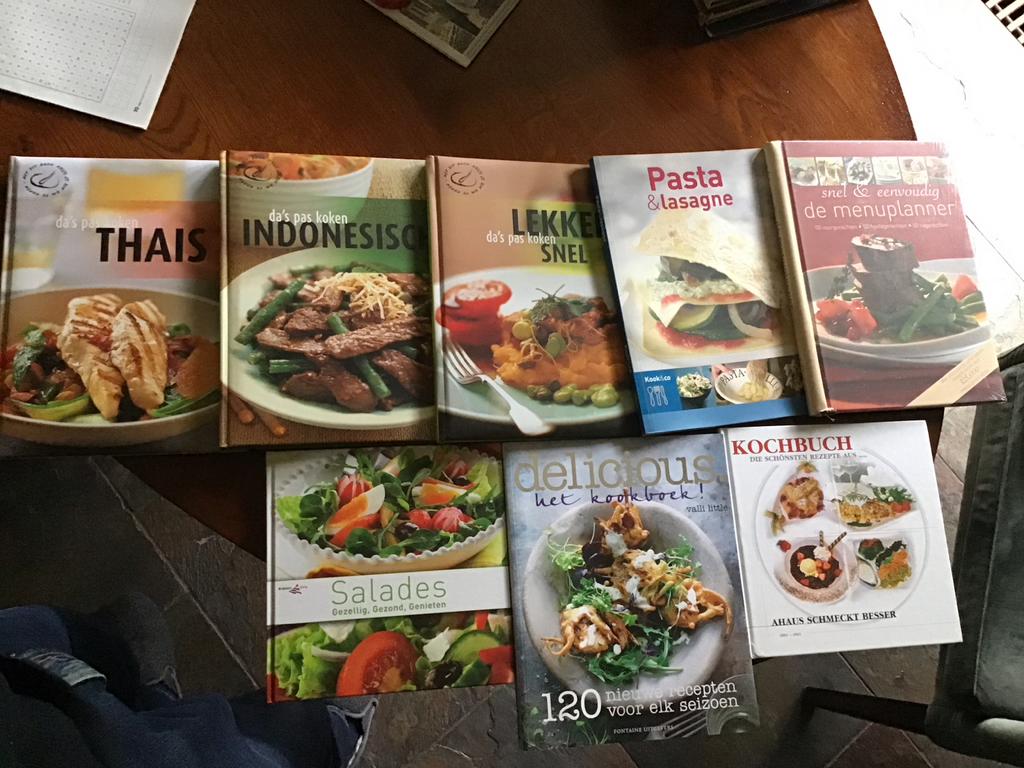Diverse Kookboeken: Thais, Indonesisch, Pasta, Salades & Mee, Gelezen, Hoofdgerechten, Azië en Oosters, Ophalen of Verzenden