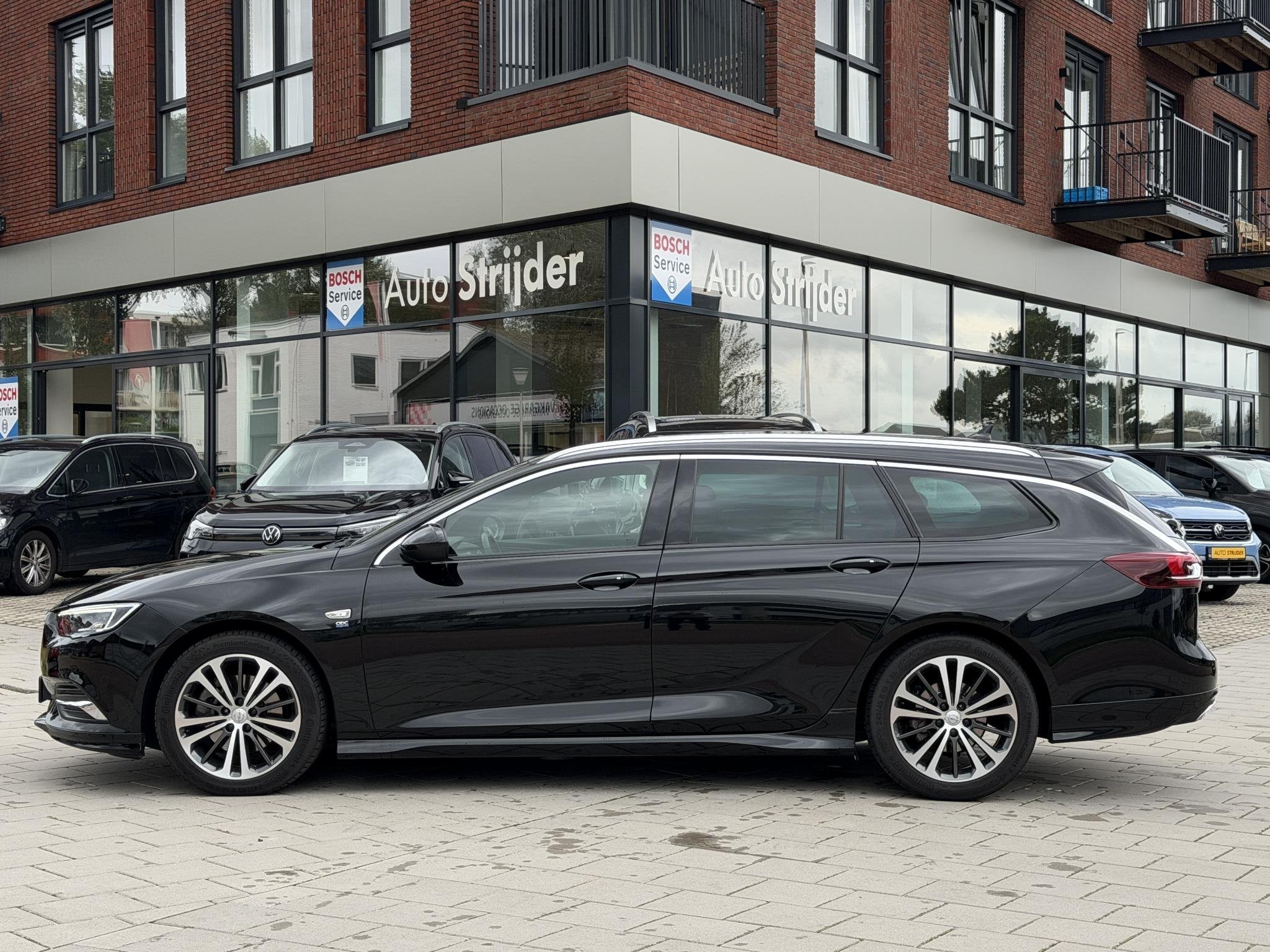 Opel Insignia Sports Tourer 200PK OPC-Line (2x) Business Exe, Gebruikt, 4 cilinders, Zwart, Handgeschakeld