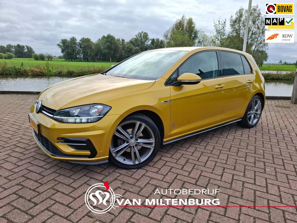 Volkswagen Golf 1.0 TSI Highl Busi R-designApple/Andoid Digi, Auto's, Volkswagen, Voorwielaandrijving, Gebruikt, Automatische klimaatregeling