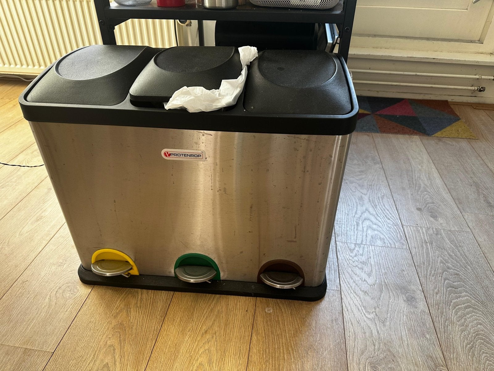 Trash can for recycling, Ophalen, Zo goed als nieuw