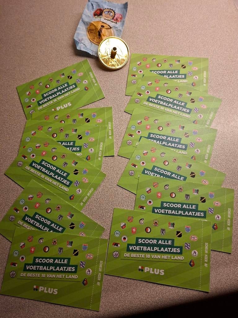 Plus voetbalplaatjes 12 dichte verpakkingen., Plus, Ophalen of Verzenden
