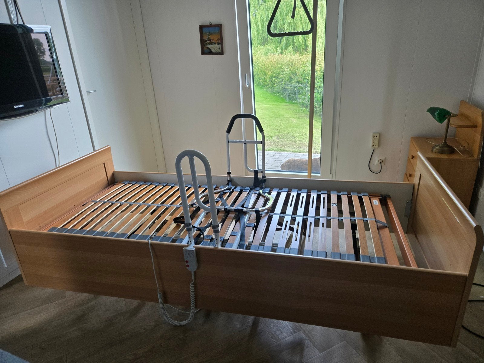 Verstelbaar seniorenbed met matras, Huis en Inrichting, Slaapkamer | Bedden, Ophalen, 90 cm, Eenpersoons, Bruin