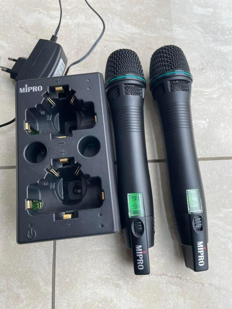 2x Mipro ACT - 70HC draadloze handhelds - 600MHz - oplader ., Ophalen of Verzenden, Zo goed als nieuw, Zangmicrofoon, Draadloos