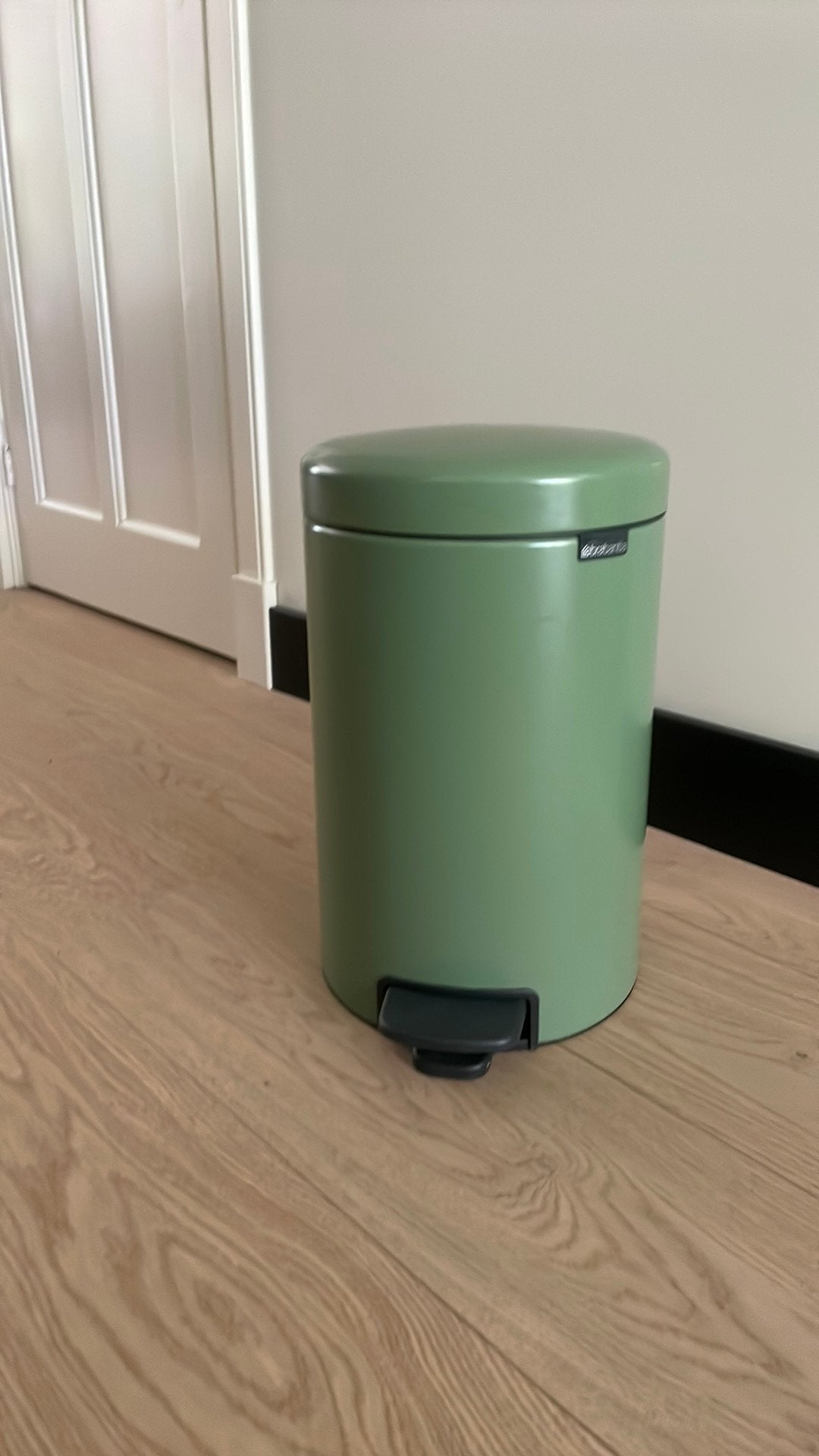 Brabantia prullenbak olijf groen, Huis en Inrichting, Woonaccessoires | Prullenbakken, Ophalen, 50 – 75, Met pedaal, Zo goed als nieuw