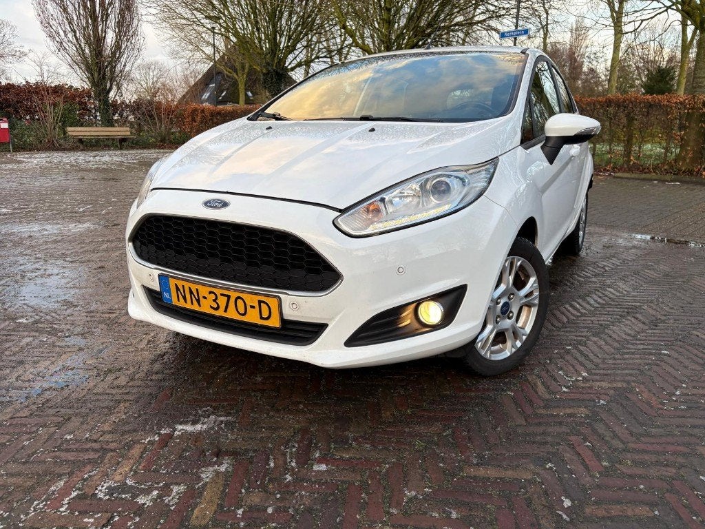 Ford Fiësta 1.0 59KW/80PK 5D 2017 Wit, Auto's, Voorwielaandrijving, Stof, 40 €/maand, 525 kg