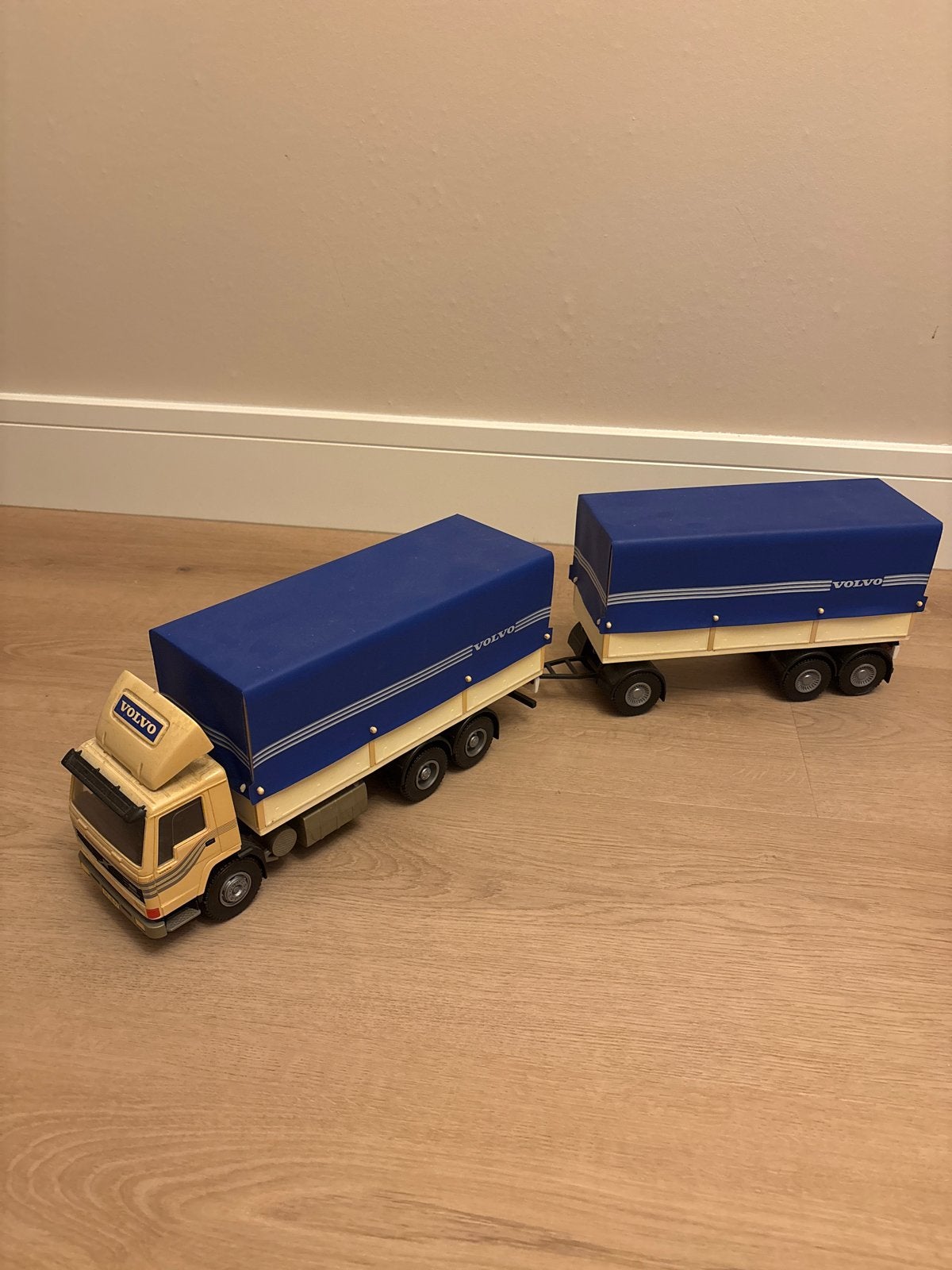 Emek Volvo FL10 Vrachtwagen met Oplegger, Ophalen of Verzenden, Gebruikt