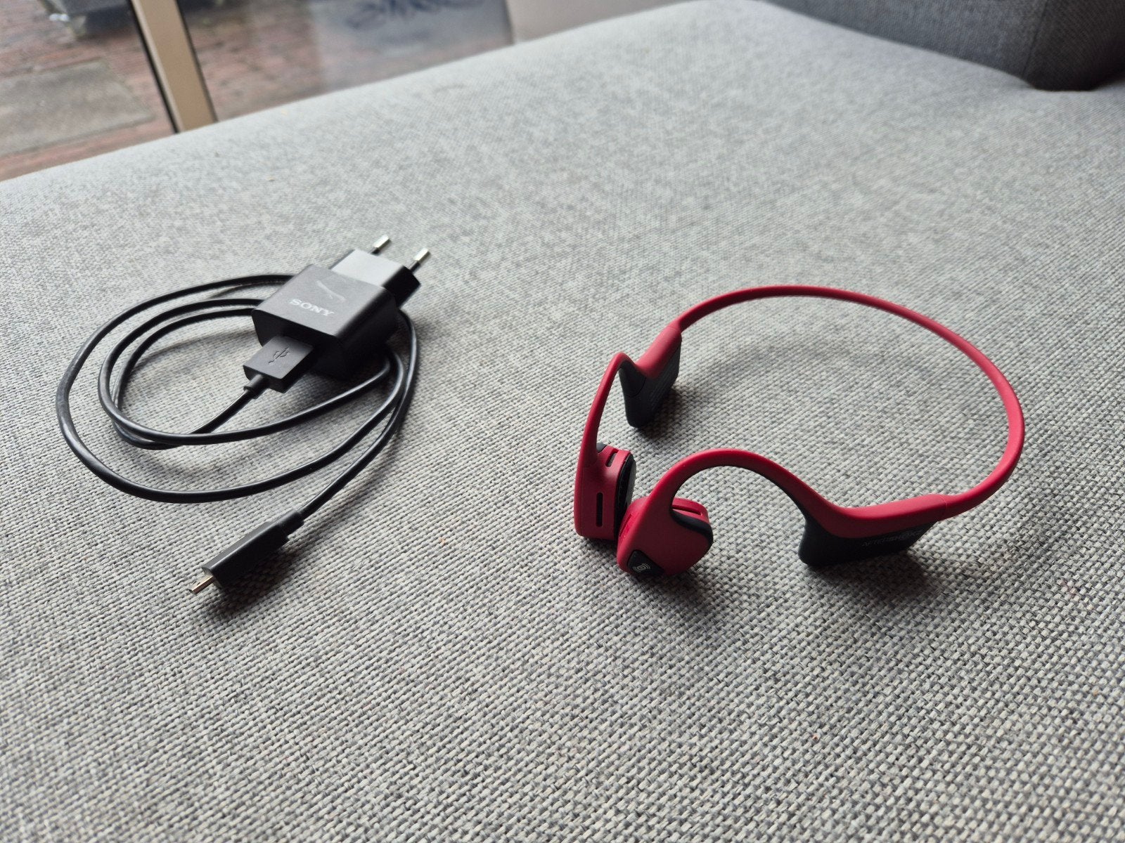 Aftershokz Air - Rode Bone Conduction Koptelefoon, Overige merken, Gebruikt, Ophalen of Verzenden, Over oor (circumaural)