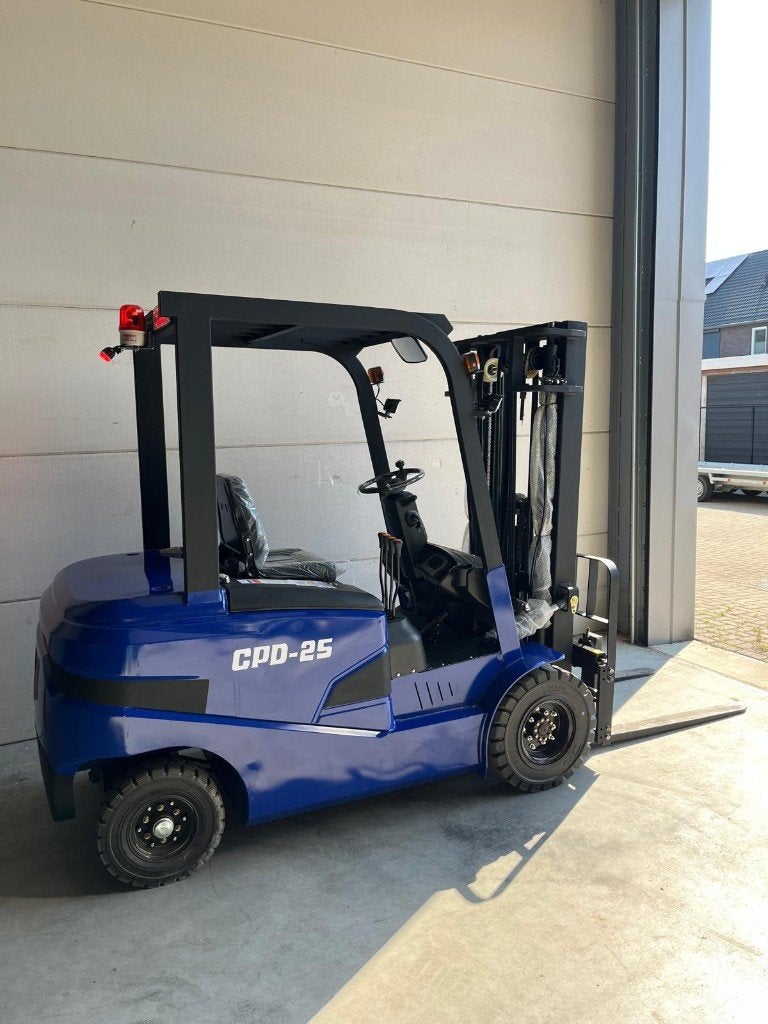 Nieuw Elektrische heftruck Voltforce 2.5 ton lepelversteller, Zakelijke goederen, Machines en Bouw | Heftrucks en Intern transport