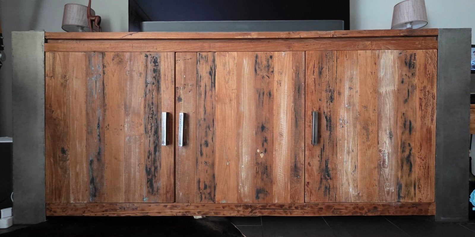 Robuust dressoir van gerecycled hout met metalen accenten, Huis en Inrichting, Kasten | Dressoirs, Gebruikt, 150 tot 200 cm, Industrieel, Robuust, Modern