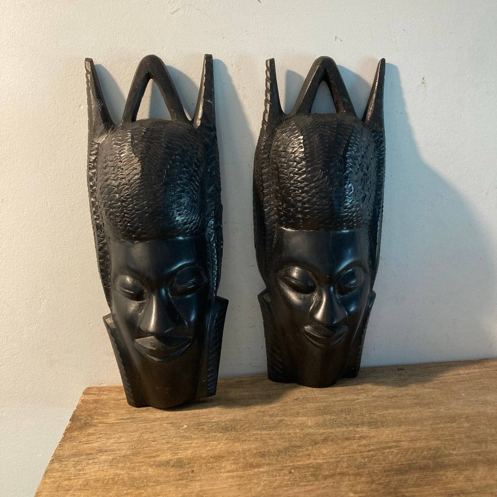 Twee handgemaakte Dioula maskers van ebbenhout uit Senegal, Antiek en Kunst, Ophalen of Verzenden
