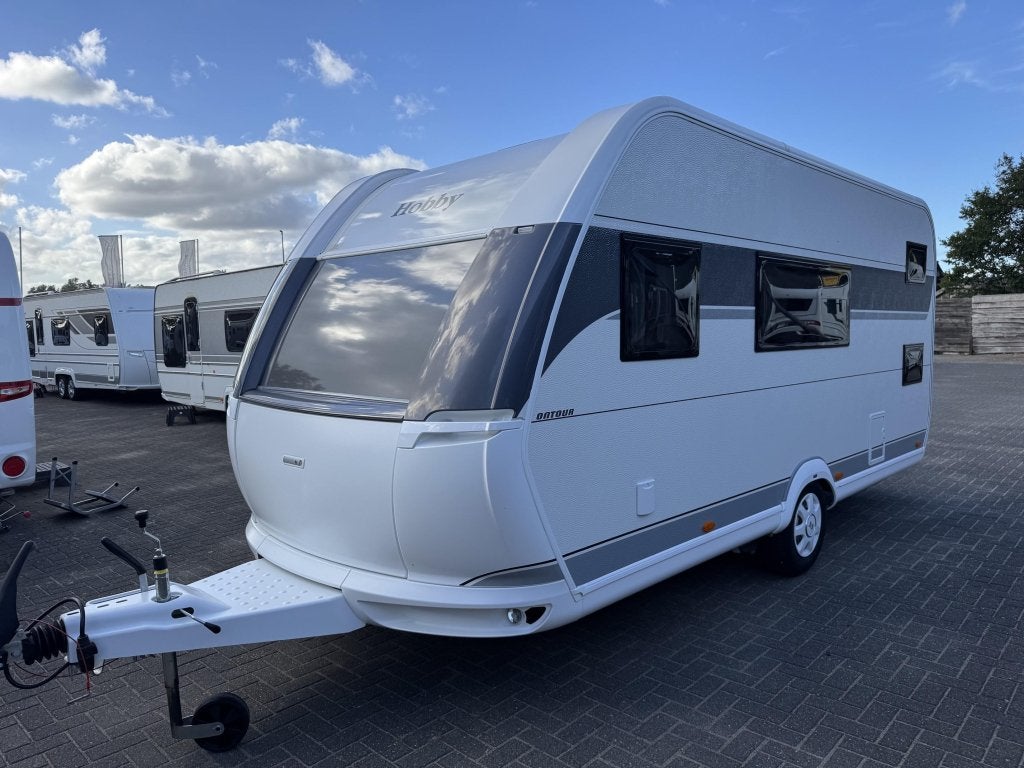 Hobby On Tour 470 KMF 2025 | Stapelbed | Mover, Caravans en Kamperen, Hobby, Bedrijf, Dwarsbed, 4 tot 5 meter