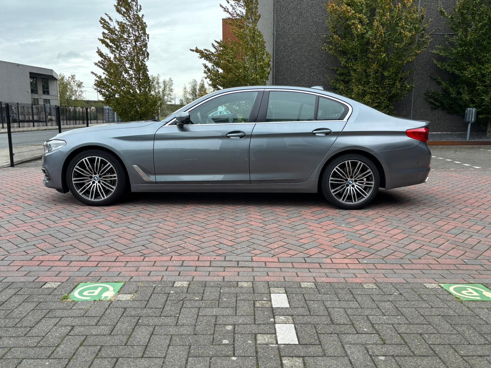BMW 5-Serie 540i 340pk Aut. 2017 Grijs 1e eigenaar!, Auto's, Automaat, Zwart, 2000 kg, 2998 cc