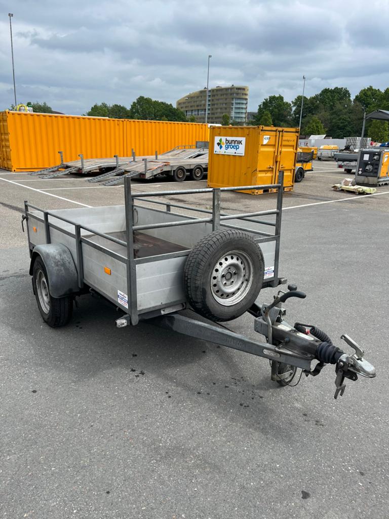 Aanhanger hapert enkelas geremd 255x130 1350kg, Ophalen, Gebruikt