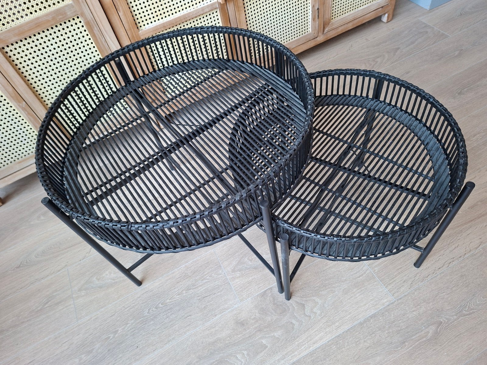 2 zwarte bijzettafeltjes, Overige materialen, Minder dan 55 cm, Gebruikt, Rond