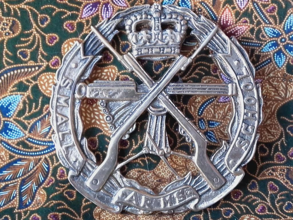 Mooie oude vintage militaria plaquette uit Engeland 11,5 cm., Antiek en Kunst, Antiek | Koper en Brons, Ophalen of Verzenden, Koper