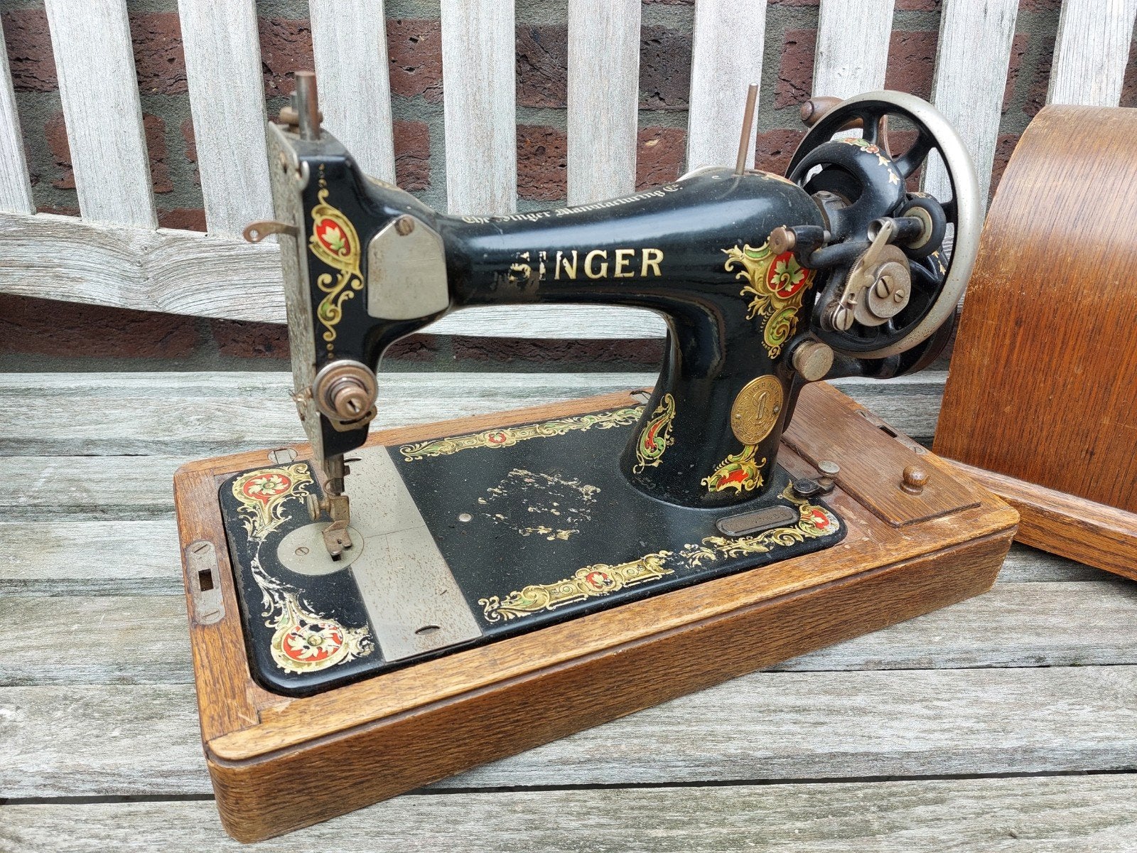 Antieke Singer Naaimachine met Houten Kap, Ophalen