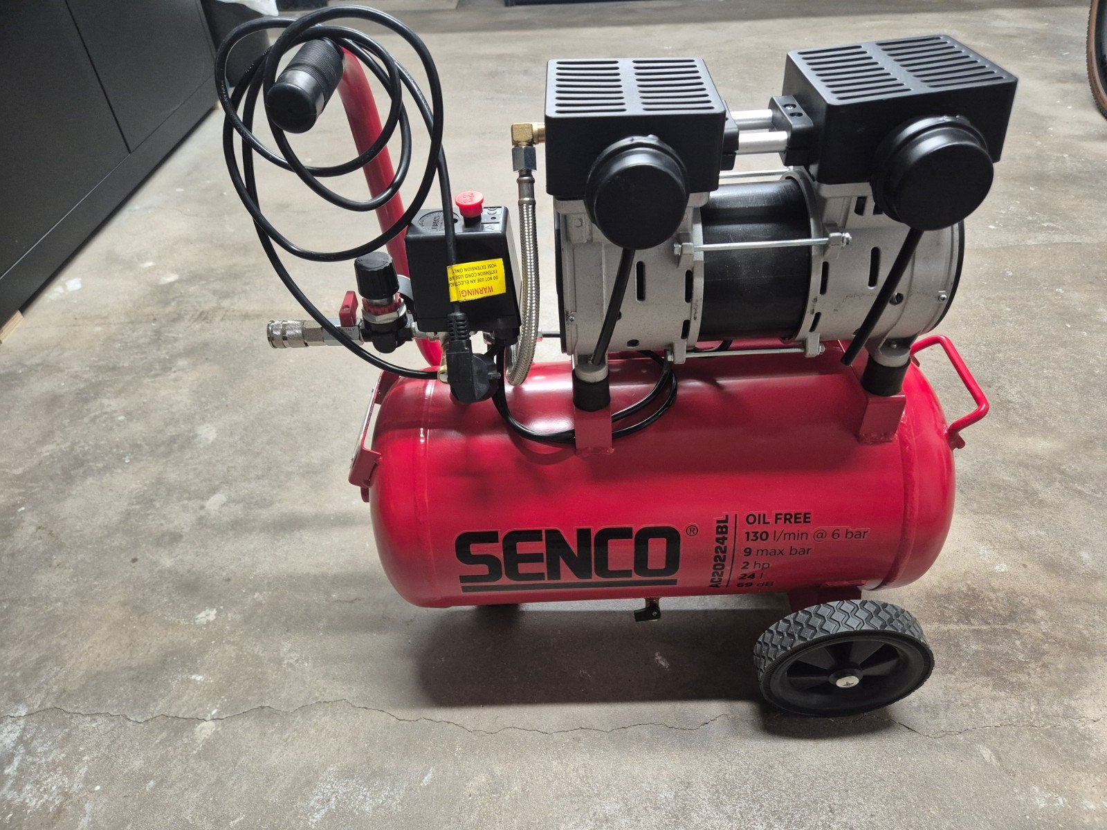 Senco AC20224BL-EU Compressor - Olievrij en Mobiel, Doe-het-zelf en Verbouw, Compressors, Ophalen, 6 tot 10 bar, Zo goed als nieuw